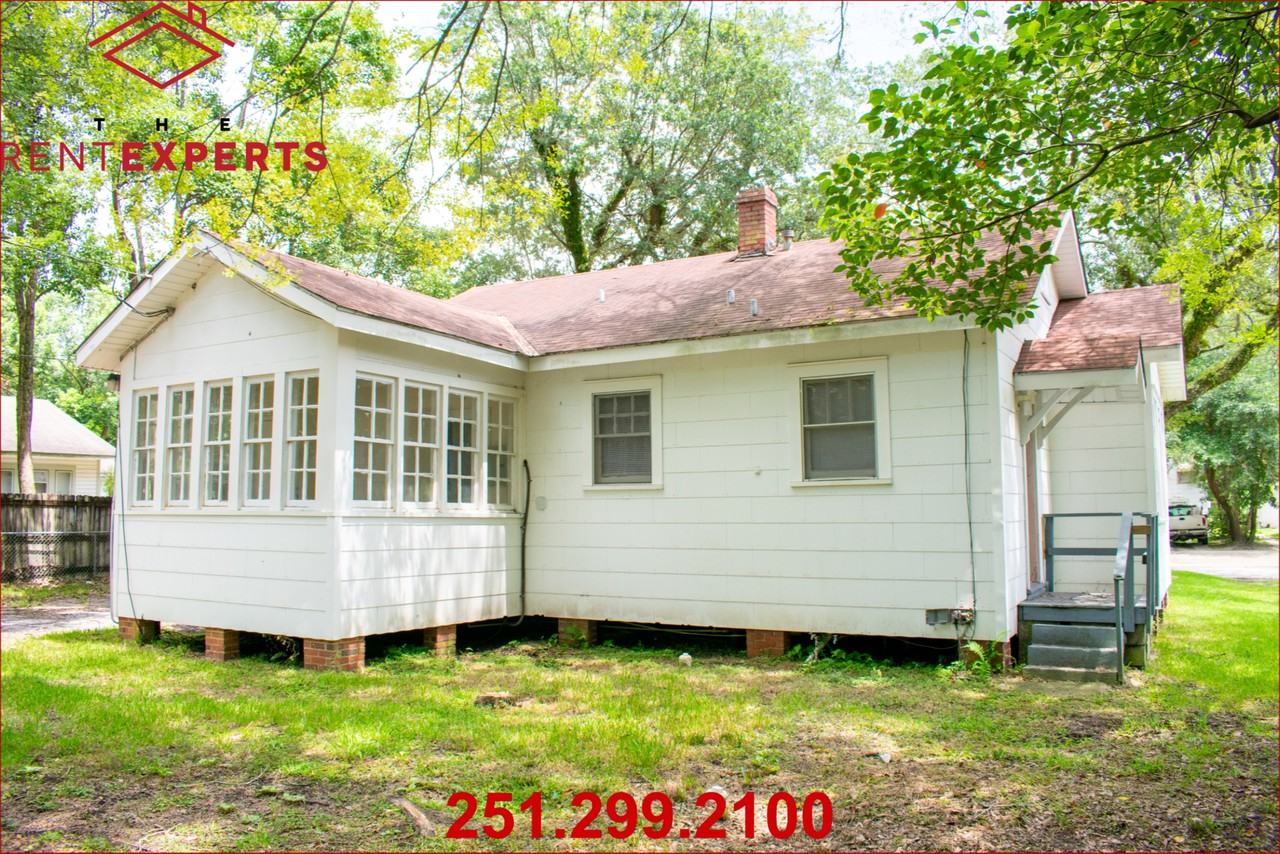 512 Williams Street - Main House #MAIN - Photo 4 of 21