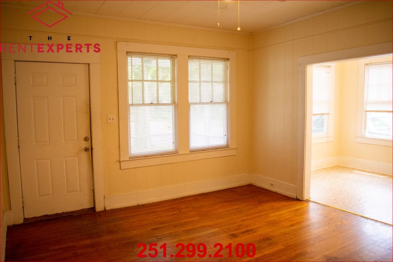 512 Williams Street - Main House #MAIN - Photo 7 of 21