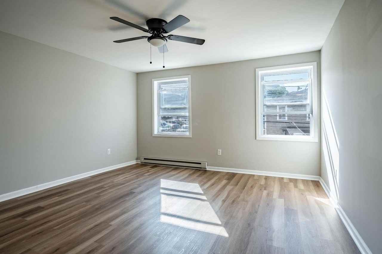 235 W Chestnut St - 235 W Chestnut #2 - Photo 4 of 14