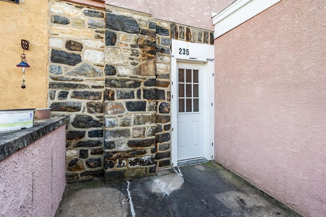 235 W Chestnut St - 235 W Chestnut #2 - Photo 5 of 14