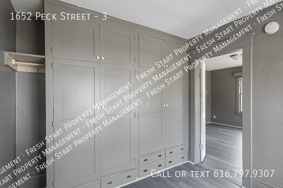 1652 Peck St #3 - Photo 3 of 17