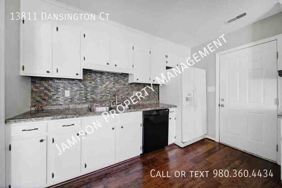 13811 Dansington Ct - Photo 6 of 29