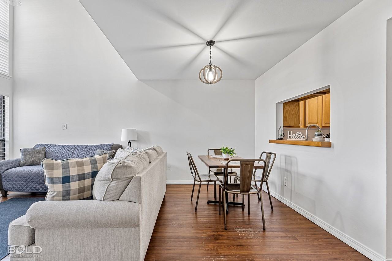 8 Meadow Creek Dr - Photo 2 of 18