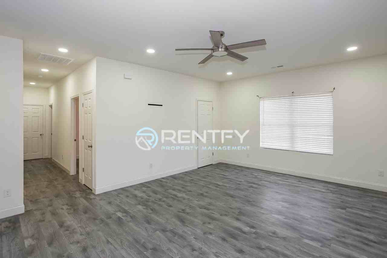 119 Walnut St - Photo 4 of 19