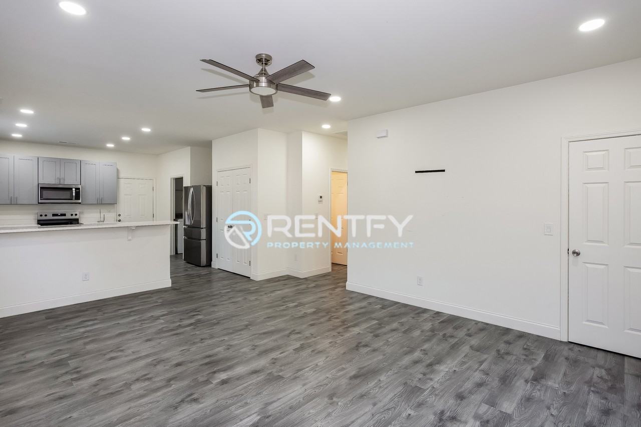 119 Walnut St - Photo 5 of 19