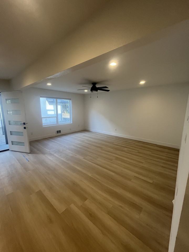 590 Front St #4 - Photo 2 of 15