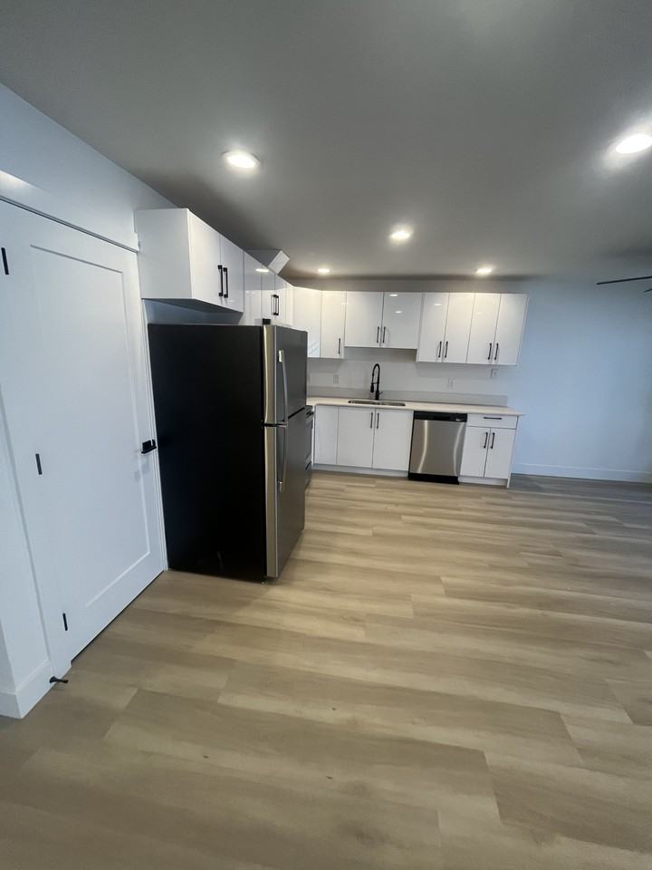 590 Front St #4 - Photo 3 of 15