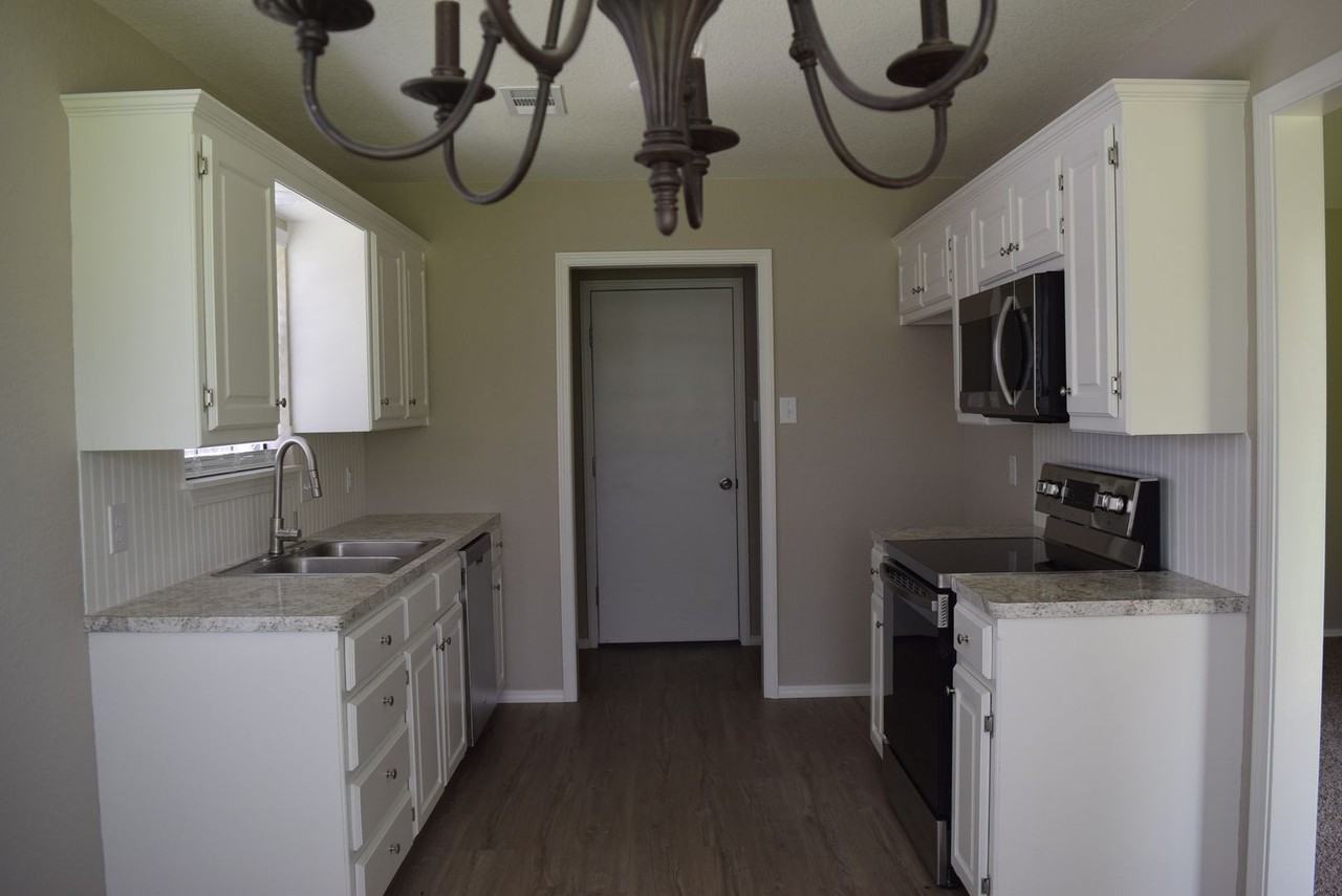 700 Cedar Ln - Photo 2 of 14