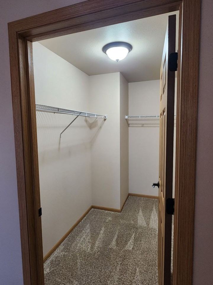 Berry Pointe Luxury Apartments - Photo 5 of 21