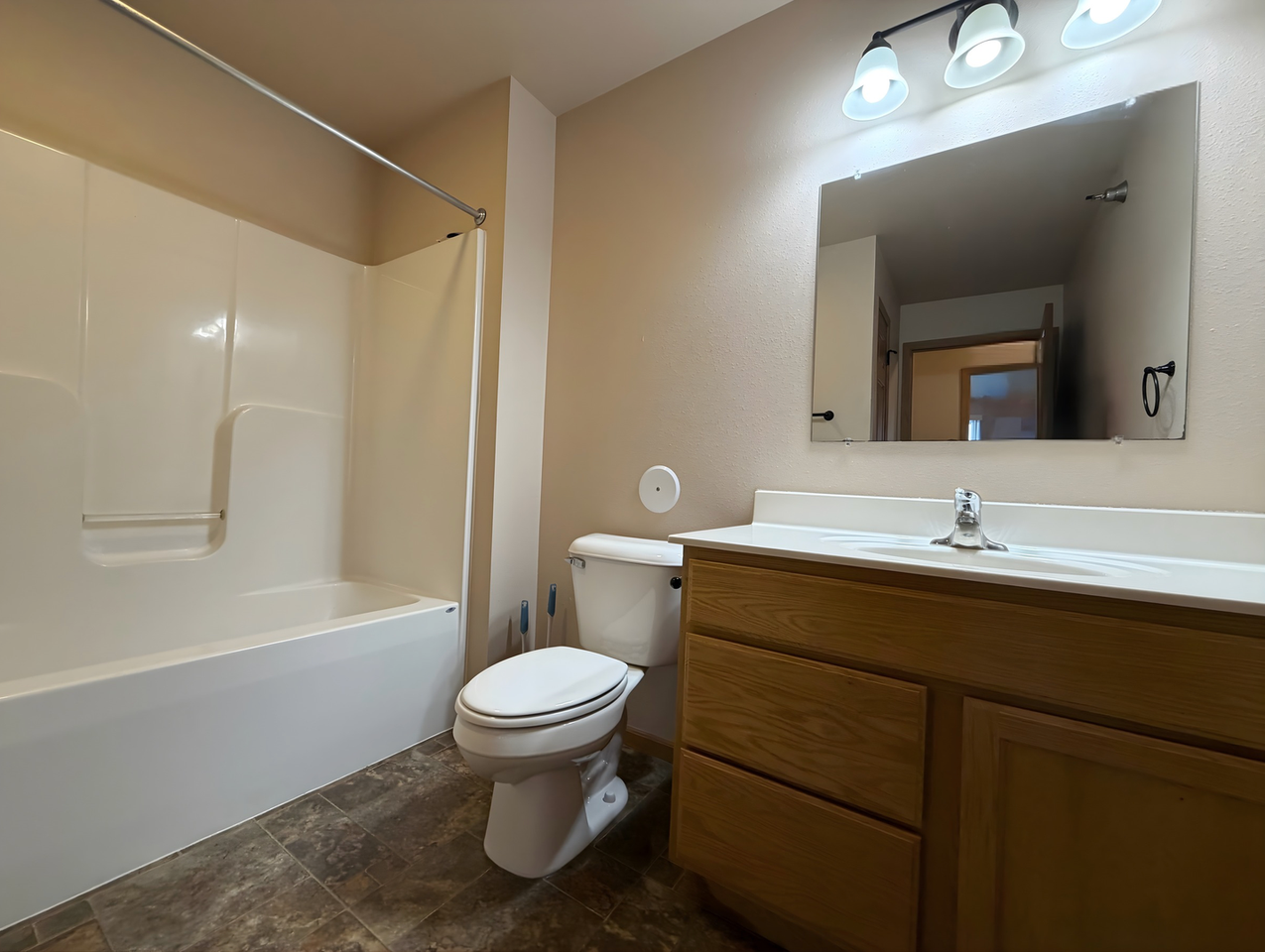 Berry Pointe Luxury Apartments - Photo 7 of 21