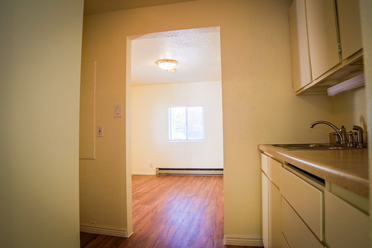 1925 S Division Ave #1 - Photo 4 of 13