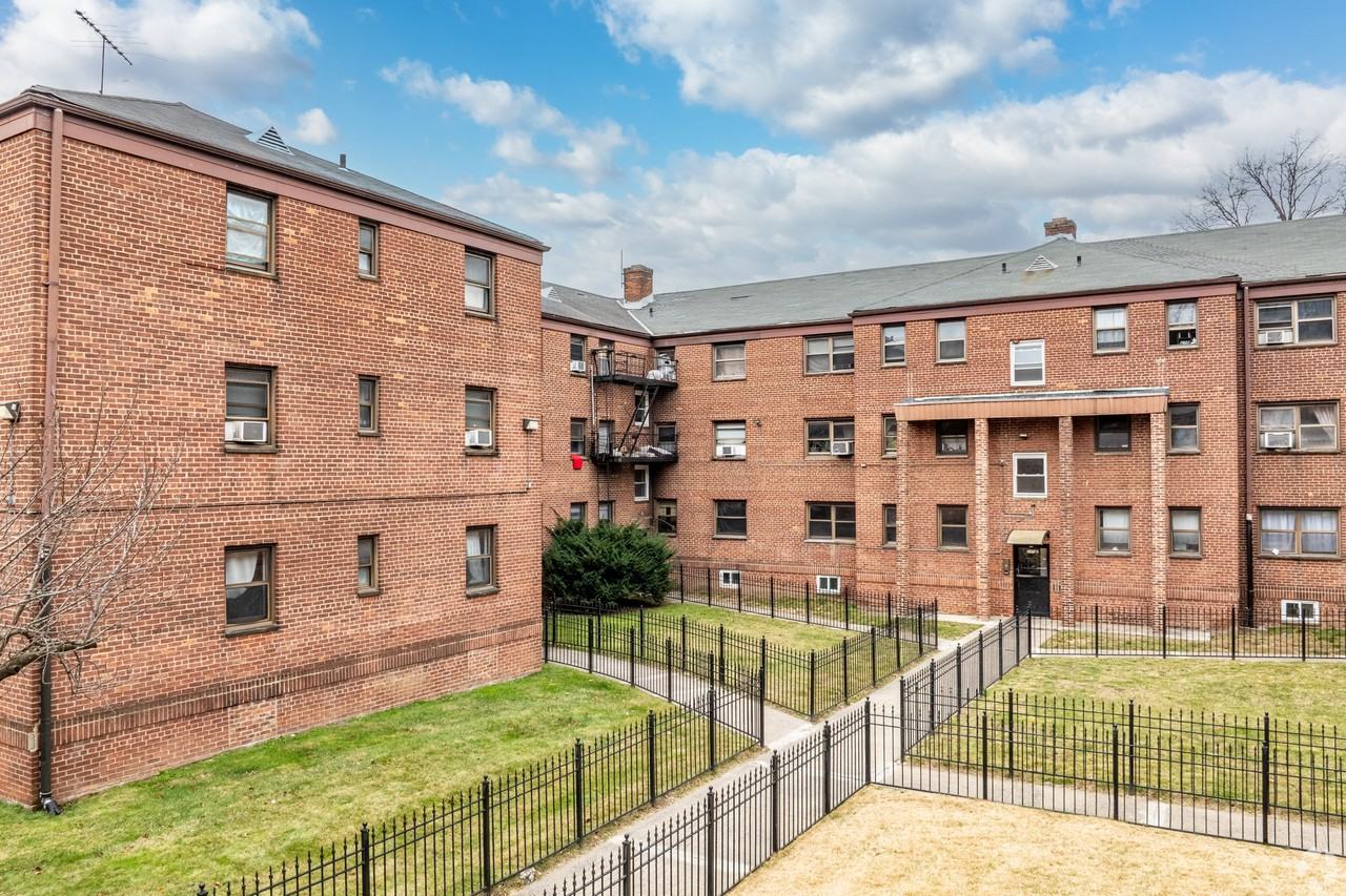 Spaxalaya 255 Harrison LLC - Photo 7 of 9