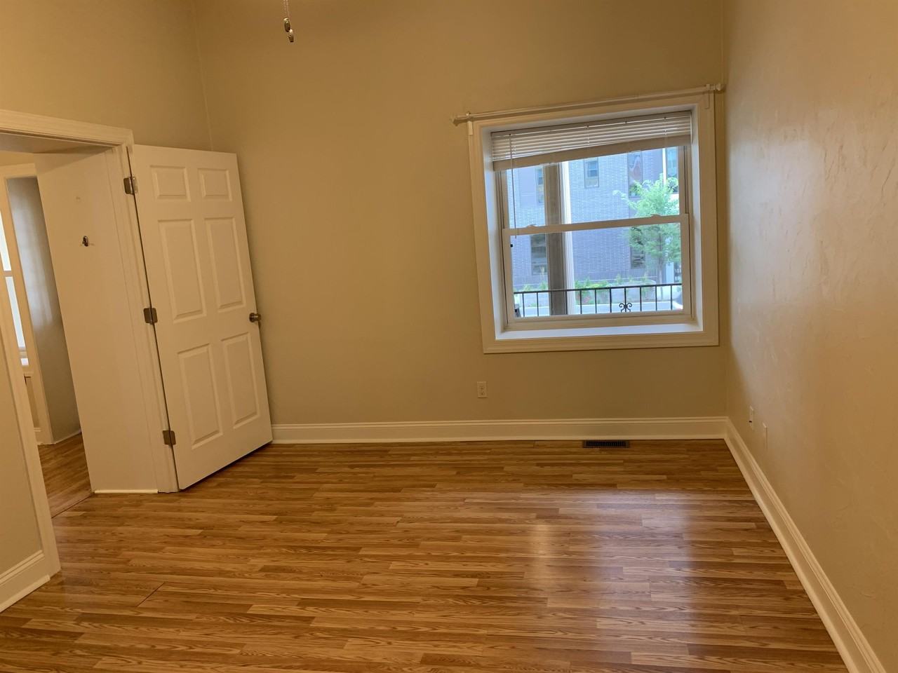 Baum 5515 - Photo 5 of 17