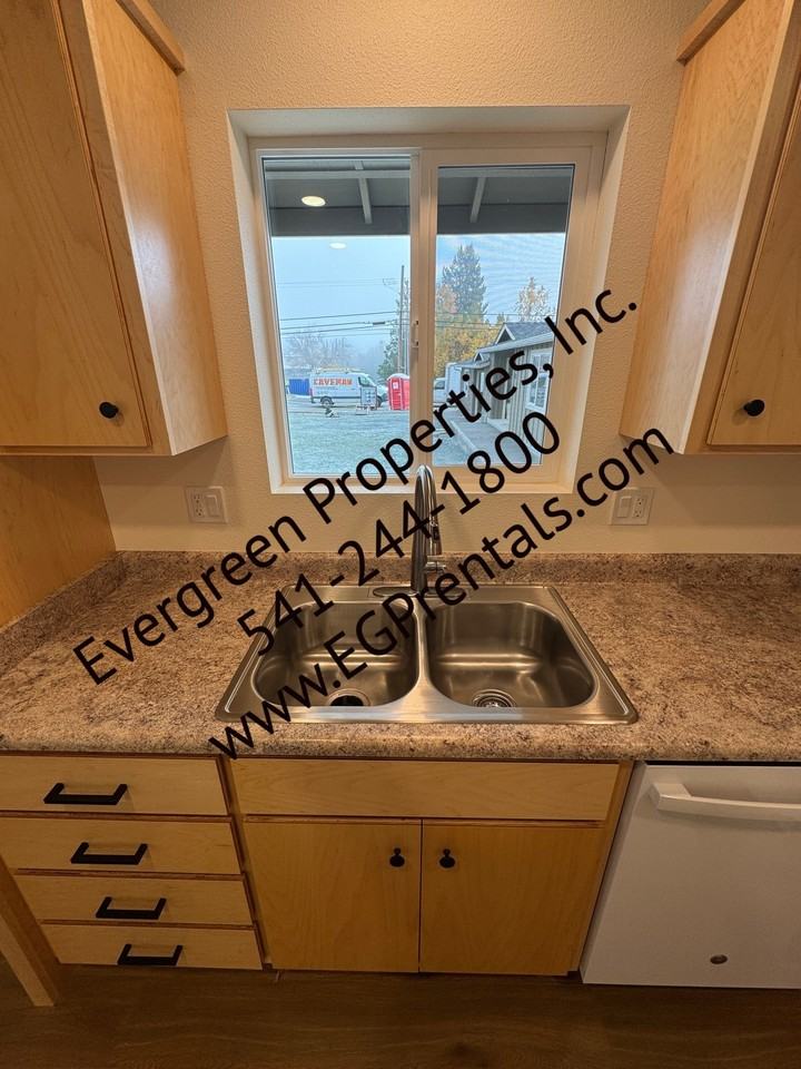 1650 Northwest Highland Avenue - Photo 5 of 19