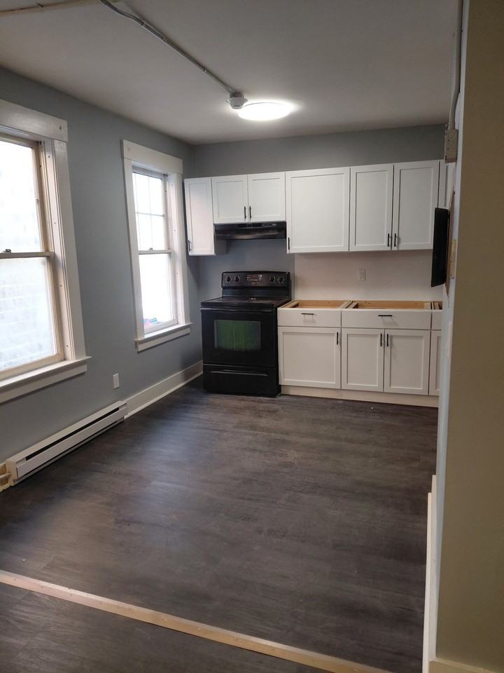 475-479 Main St - Photo 2 of 7