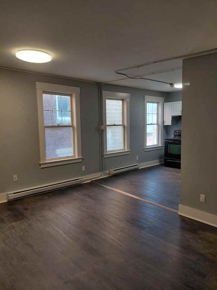 475-479 Main St - Photo 3 of 7