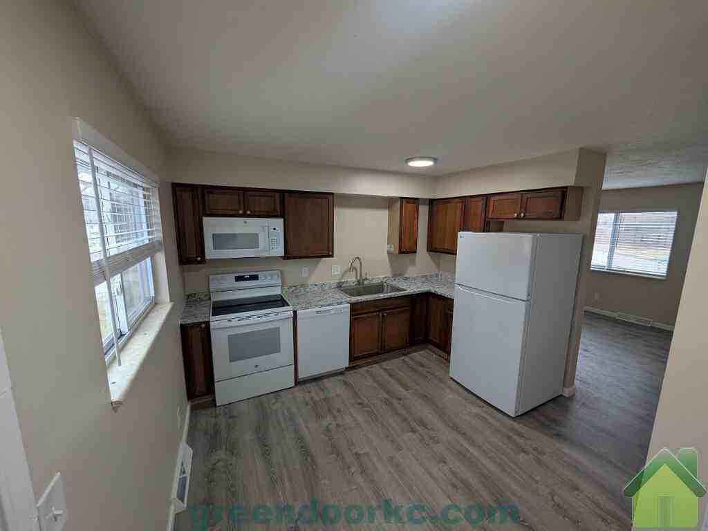 501 A-E South Scott Avenue - Photo 2 of 8