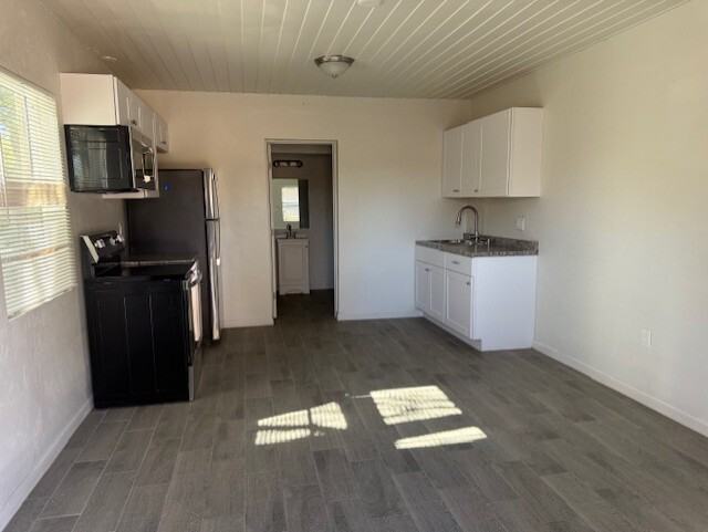 FGH: W Macarthur St 140 - Photo 3 of 8