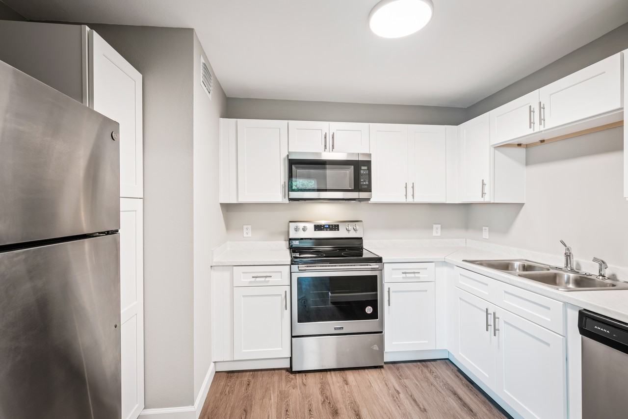 818 Saraland Boulevard South - Photo 2 of 15