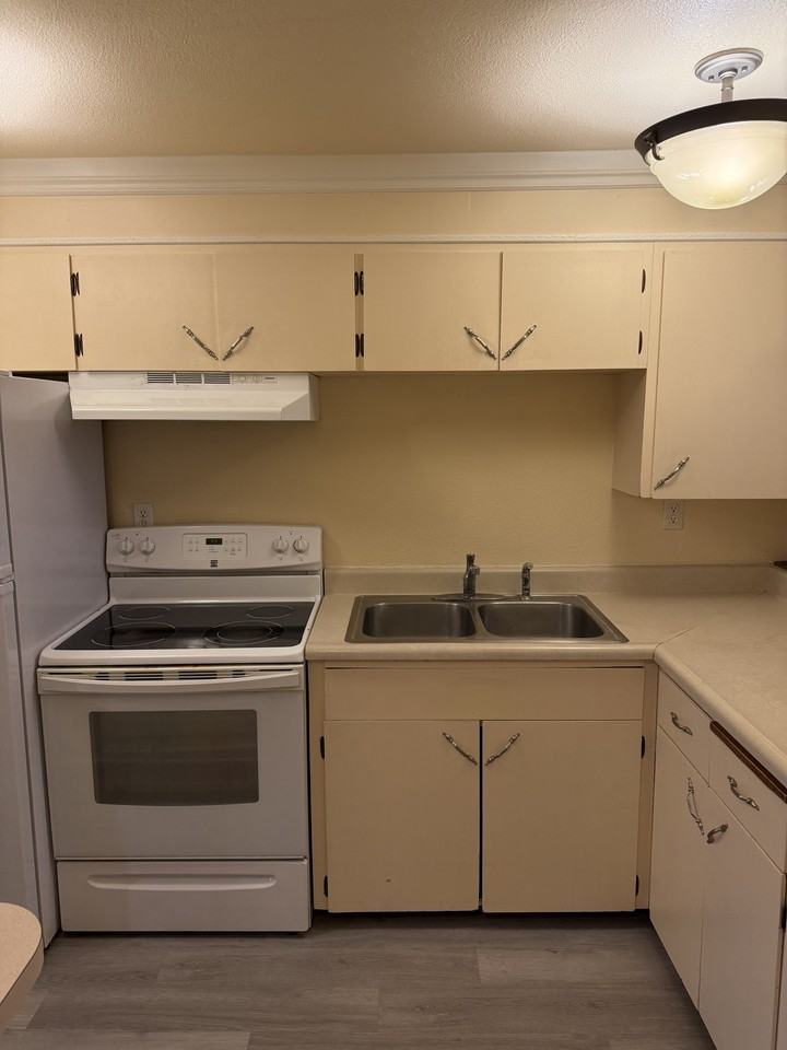 660 Fairbanks St #C9 - Photo 3 of 13