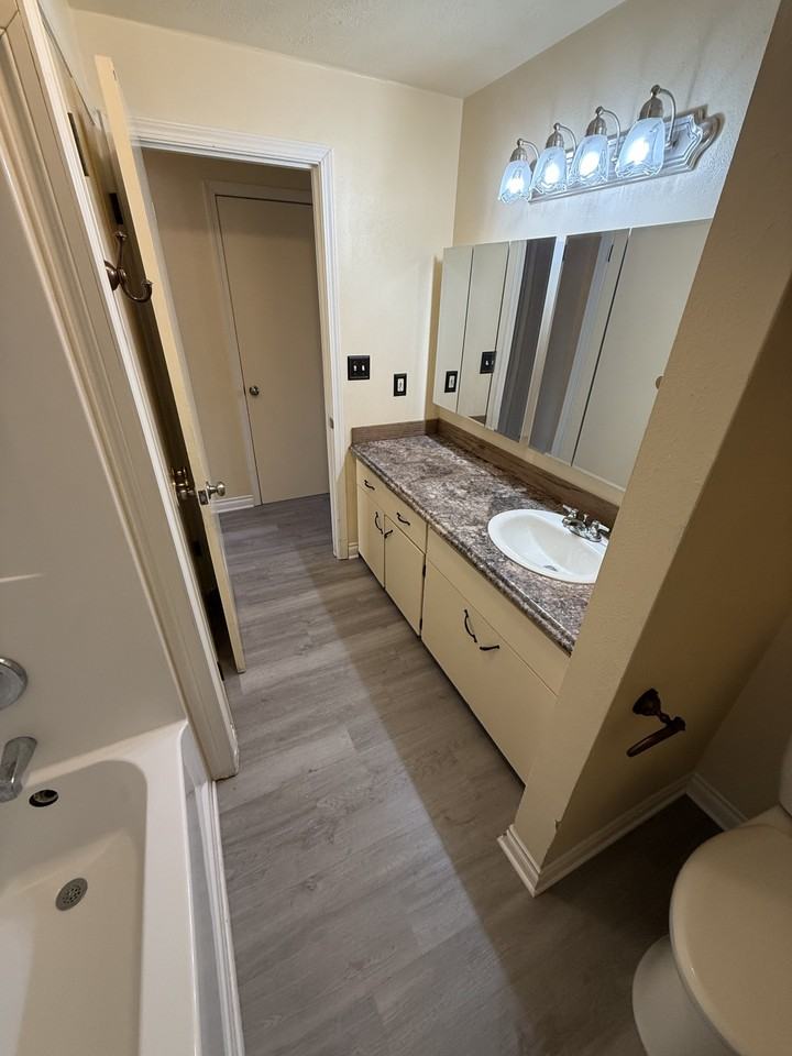 660 Fairbanks St #C9 - Photo 7 of 13