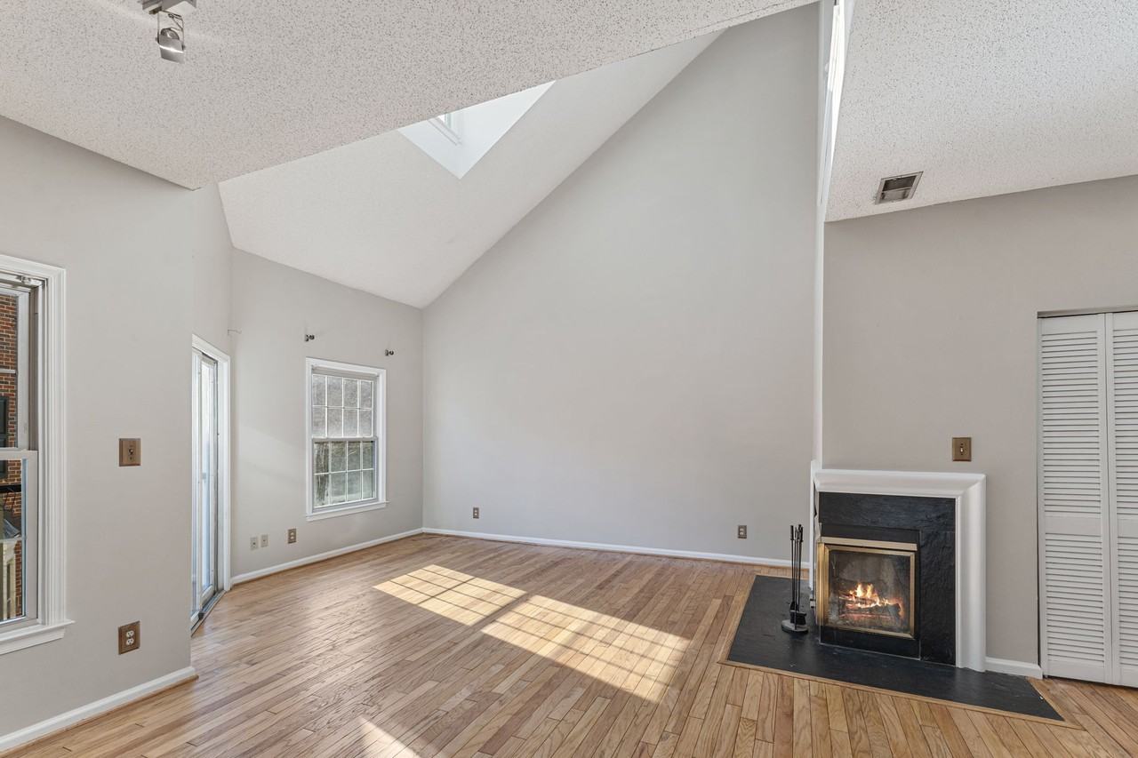 300 Yarmouth St #1 - Photo 4 of 27