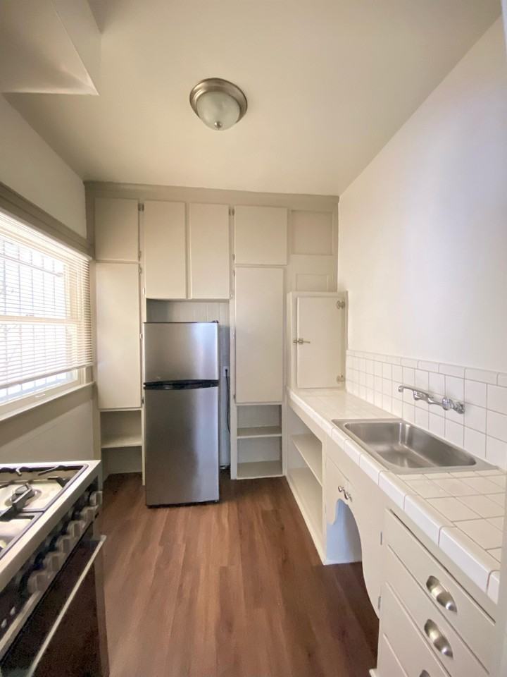 959 E. Broadway - Photo 4 of 10