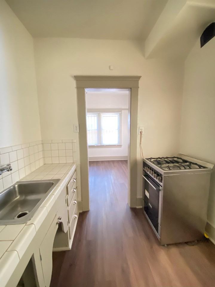 959 E. Broadway - Photo 5 of 10