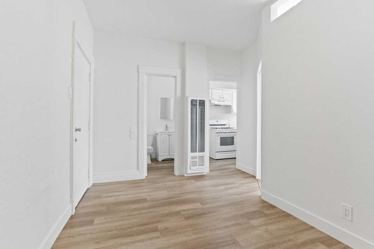 LB0227 - Photo 7 of 16