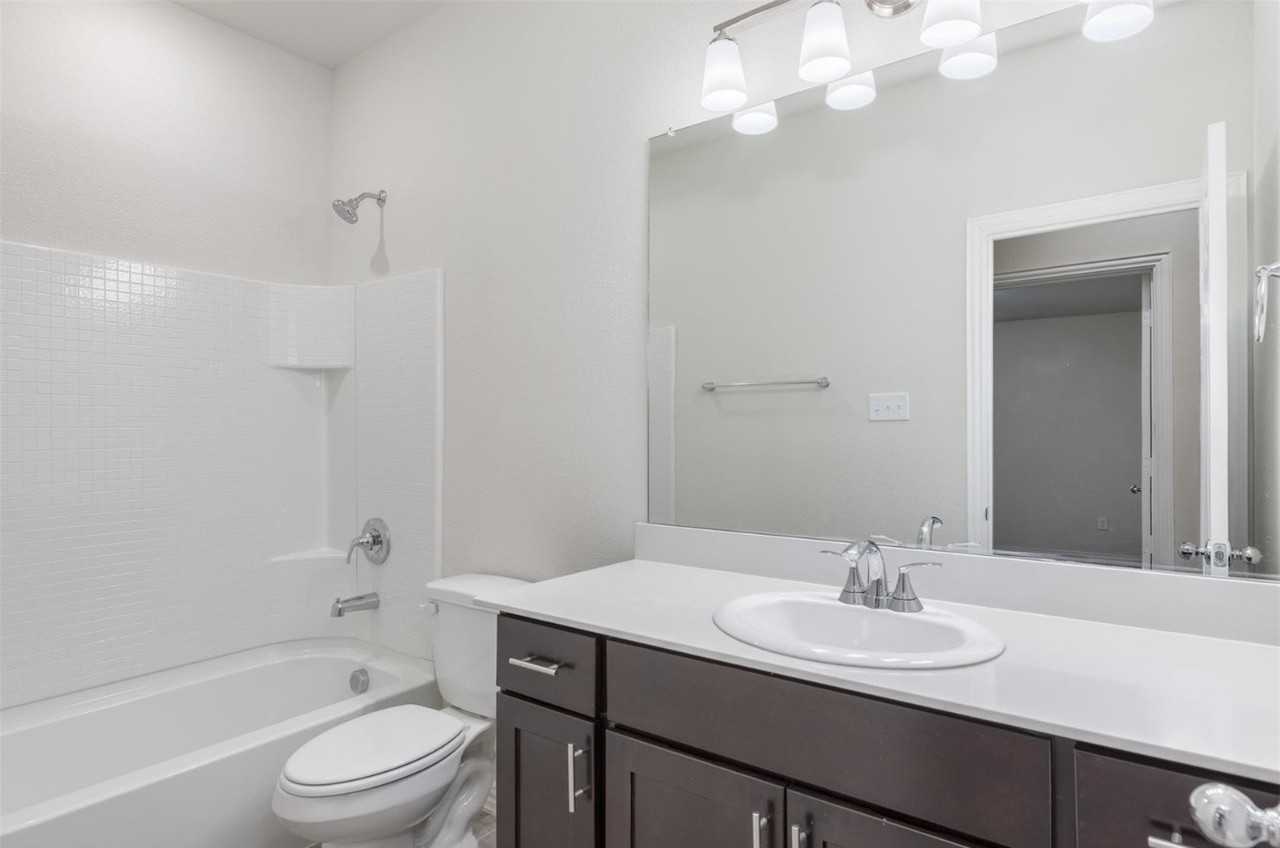 428 Edwards #NA - Photo 2 of 12