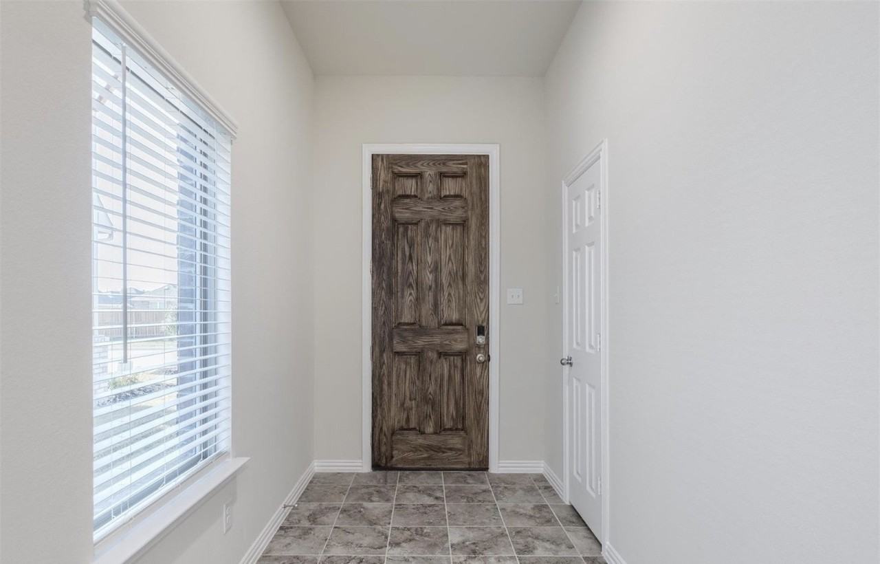 428 Edwards #NA - Photo 3 of 12