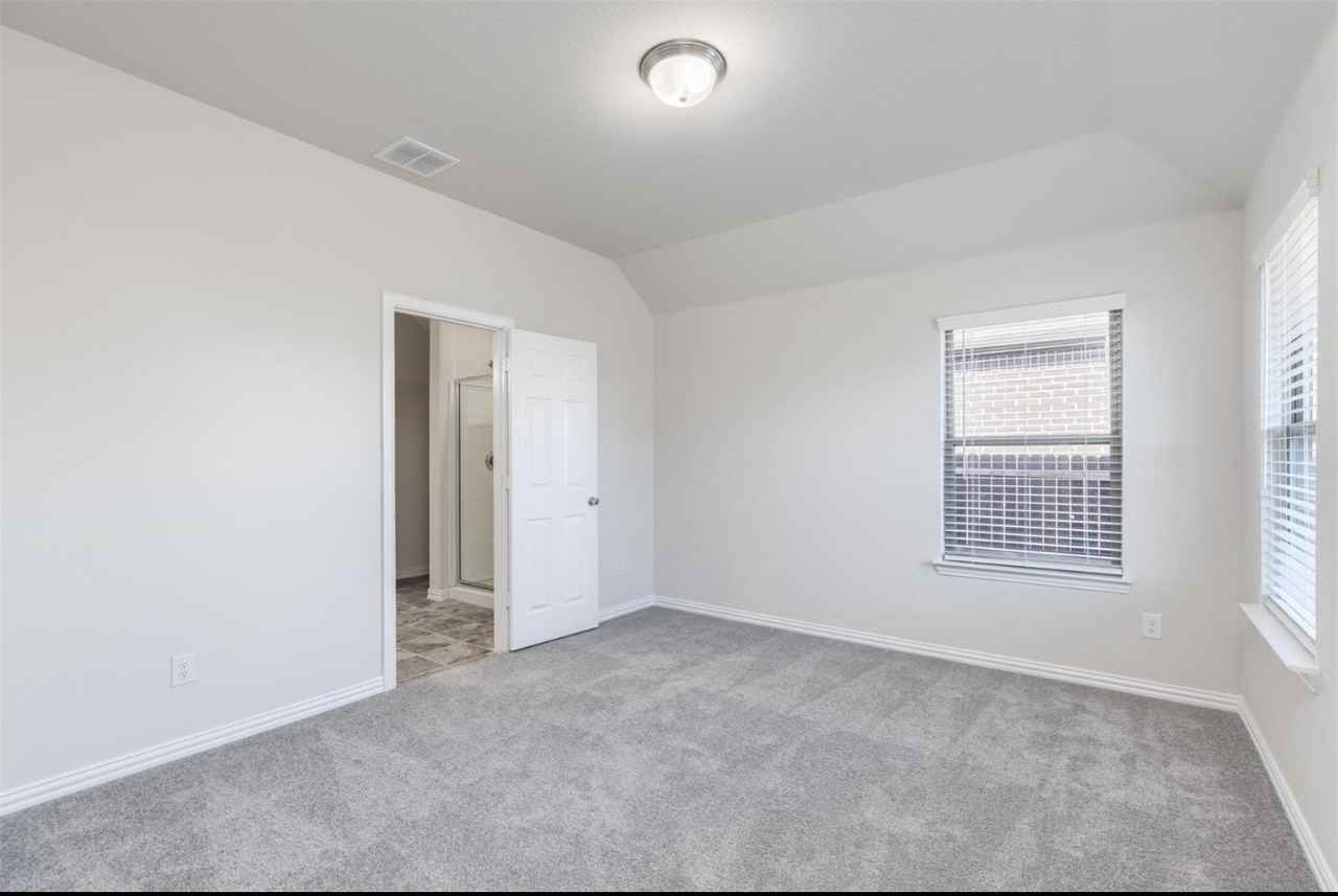 428 Edwards #NA - Photo 4 of 12