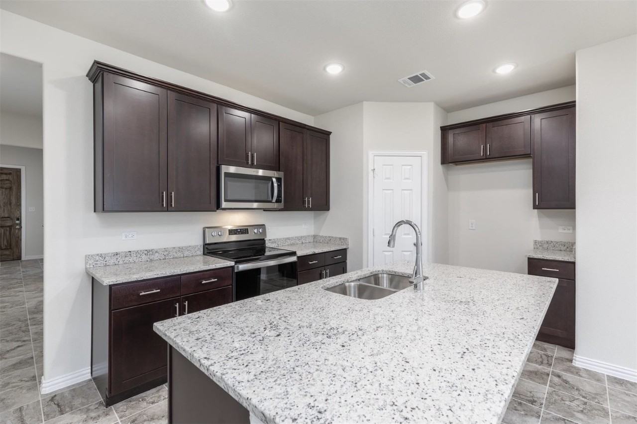 428 Edwards #NA - Photo 7 of 12