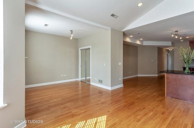 4936 S Champlain Ave #3 - Photo 3 of 8