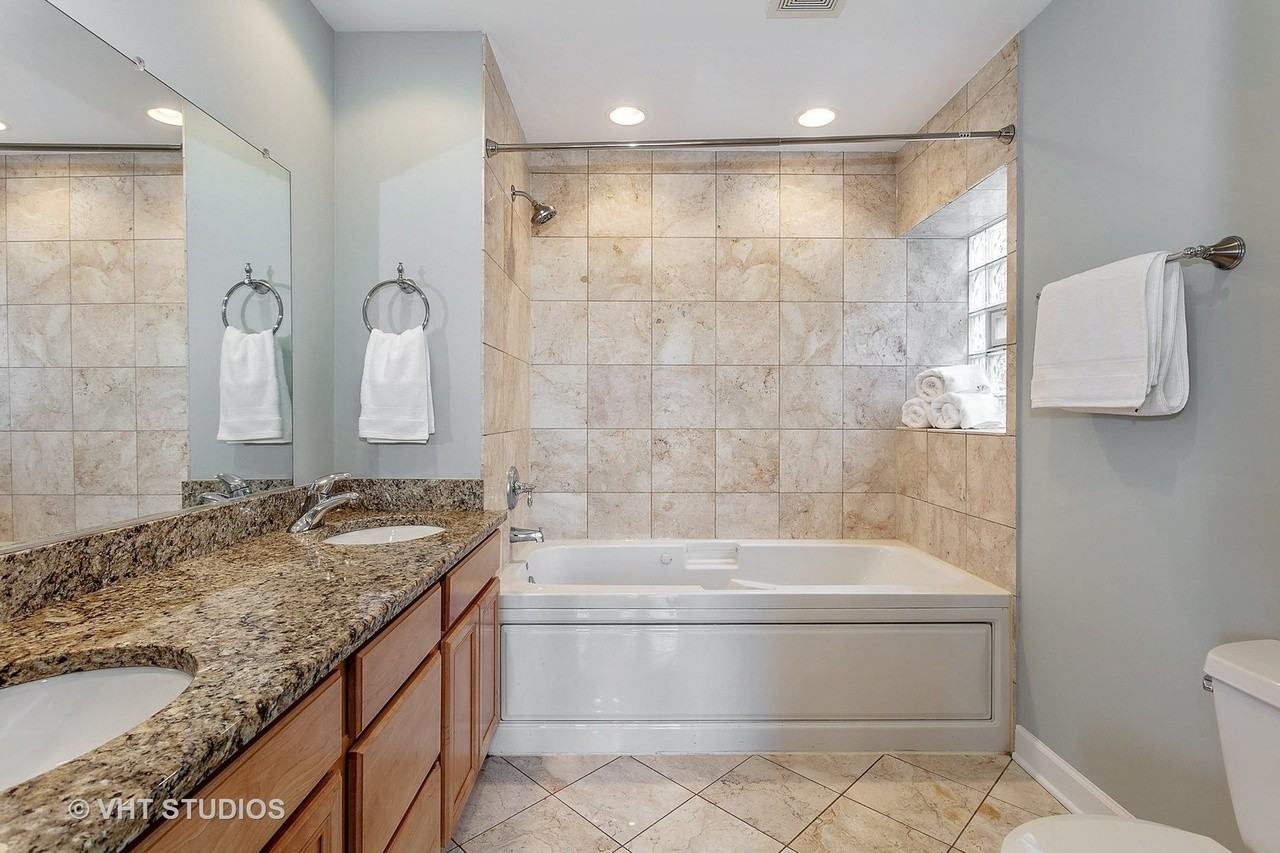 4936 S Champlain Ave #3 - Photo 6 of 8