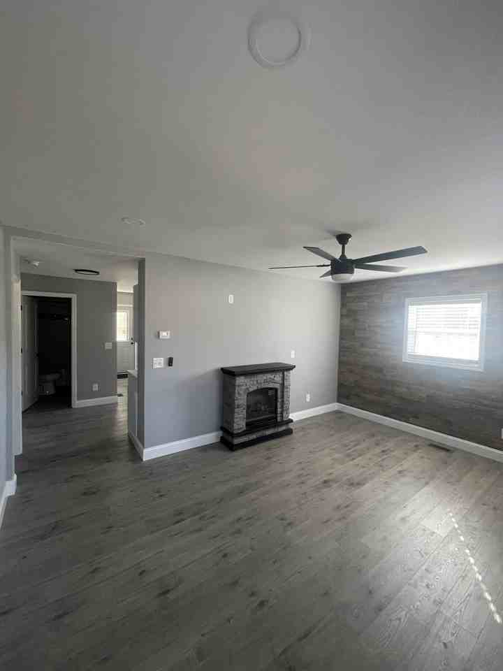 916 9th St Ne #NA - Photo 4 of 20