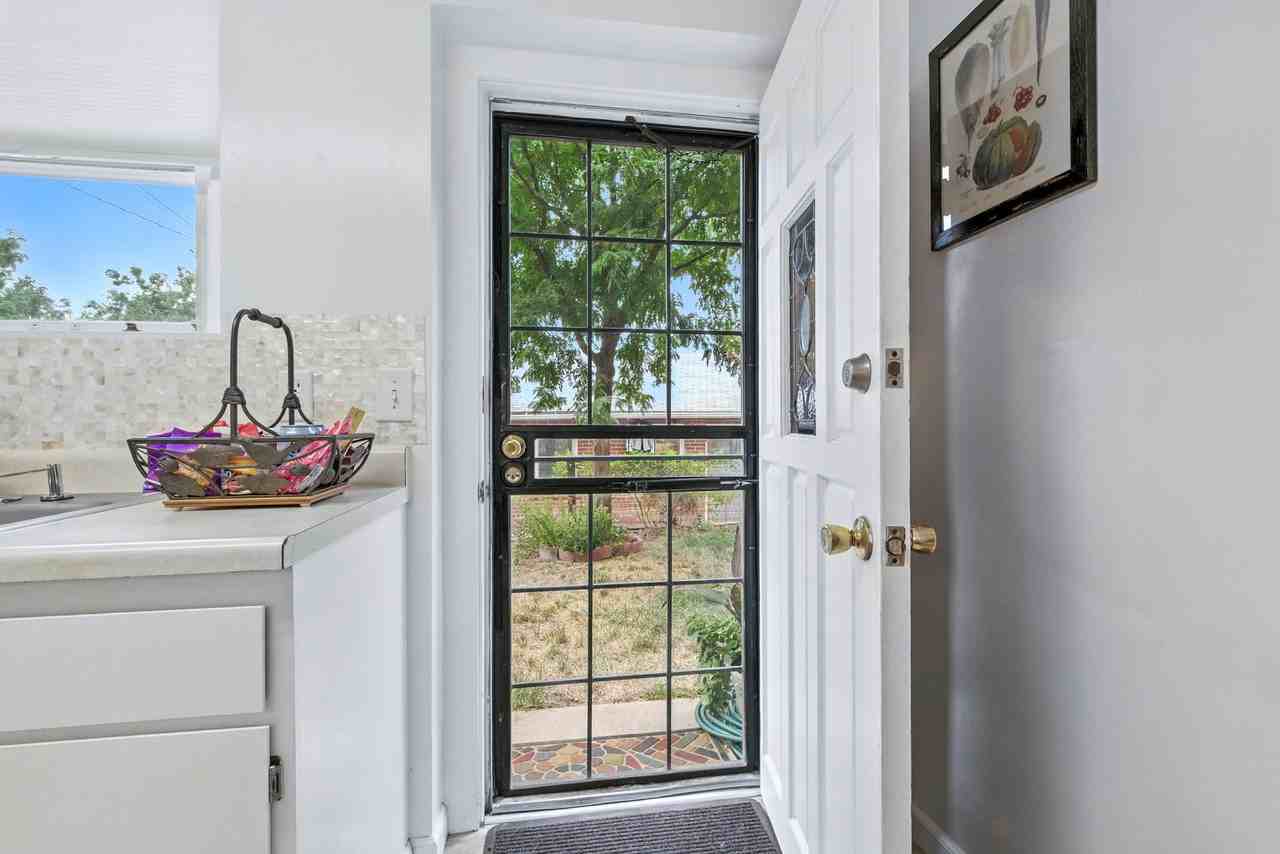 S Clarkson St #B - Photo 4 of 22