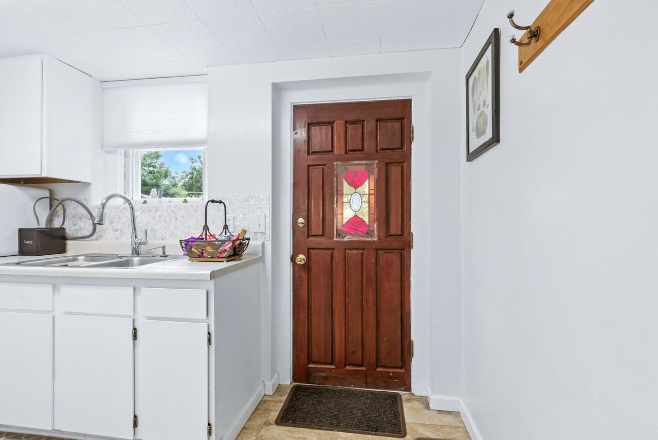 S Clarkson St #B - Photo 5 of 22