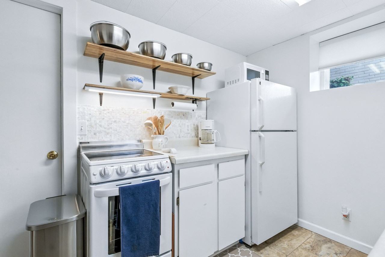 S Clarkson St #B - Photo 7 of 22