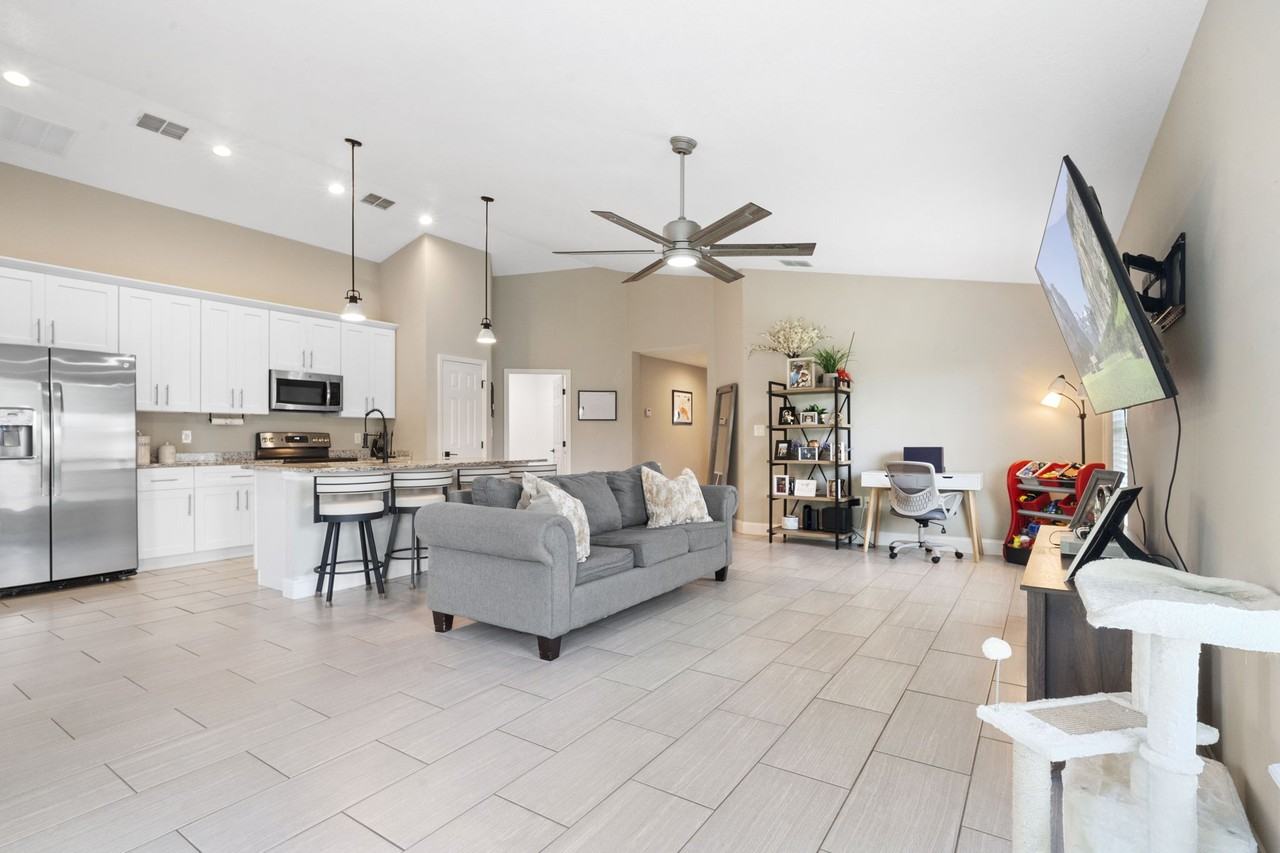 2940 Beal St #NA - Photo 3 of 26