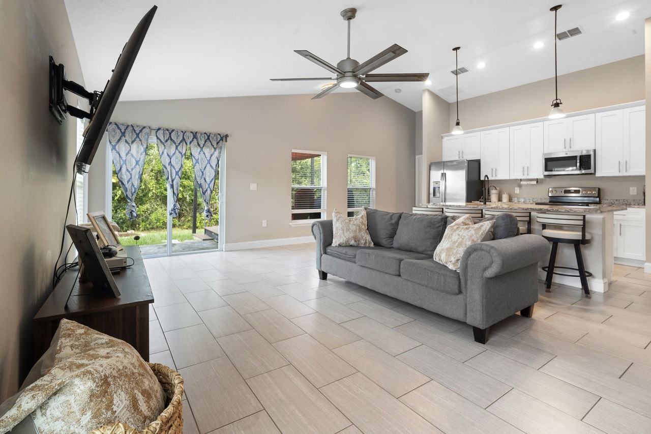 2940 Beal St #NA - Photo 4 of 26