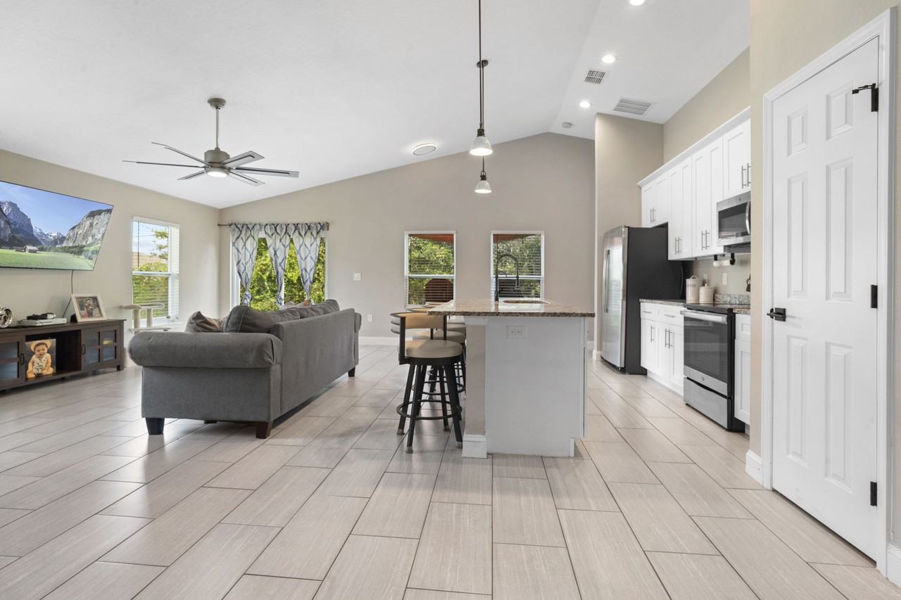 2940 Beal St #NA - Photo 5 of 26