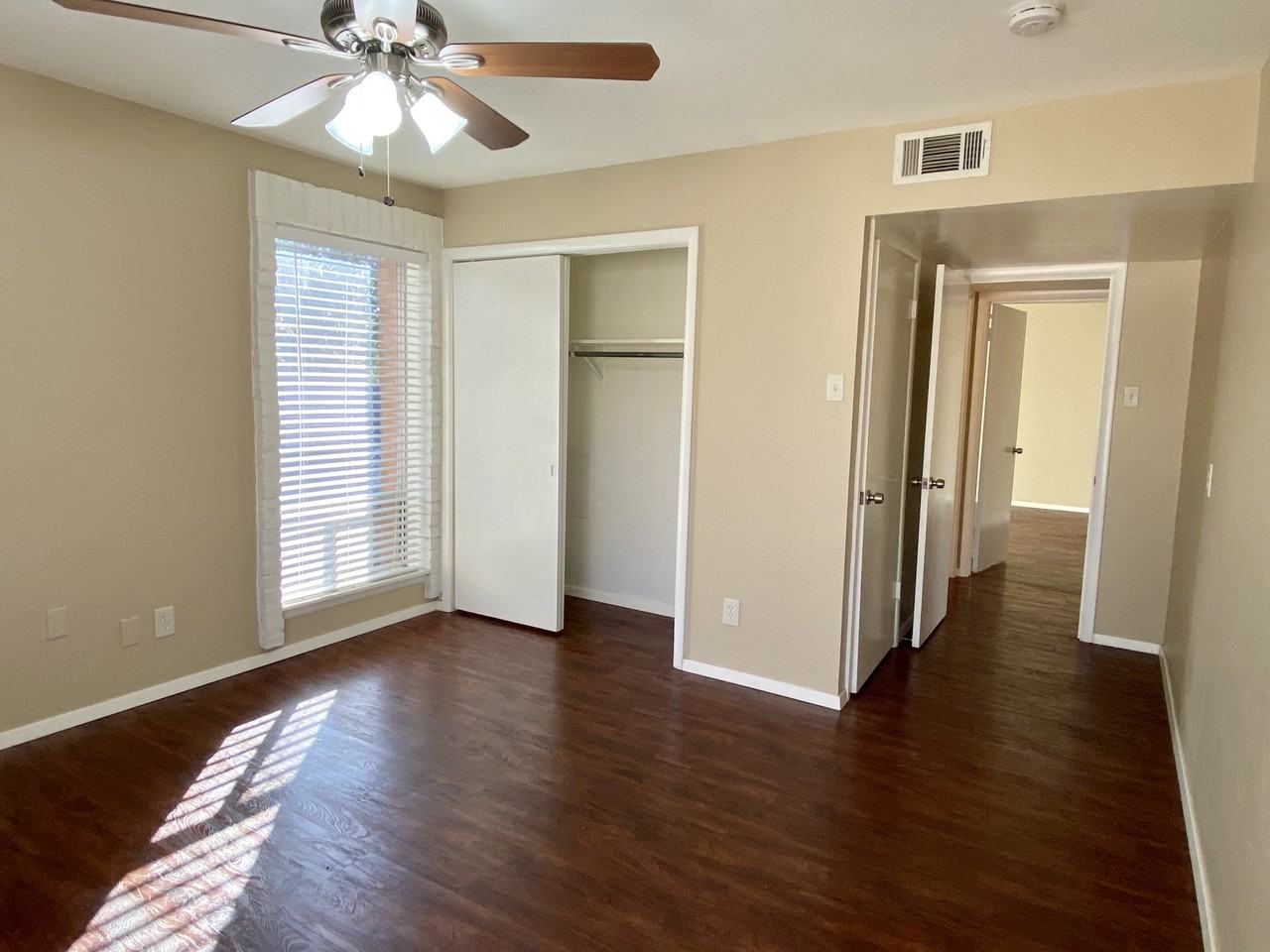 124 W Hampton Dr #1 - Photo 4 of 8