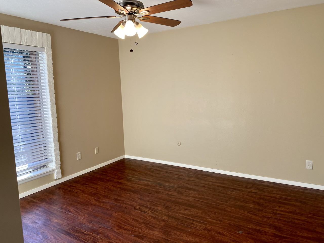 124 W Hampton Dr #1 - Photo 6 of 8