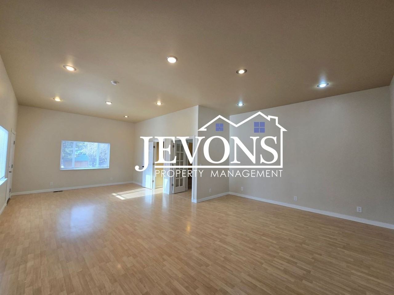 503 N 33rd St - Photo 3 of 26