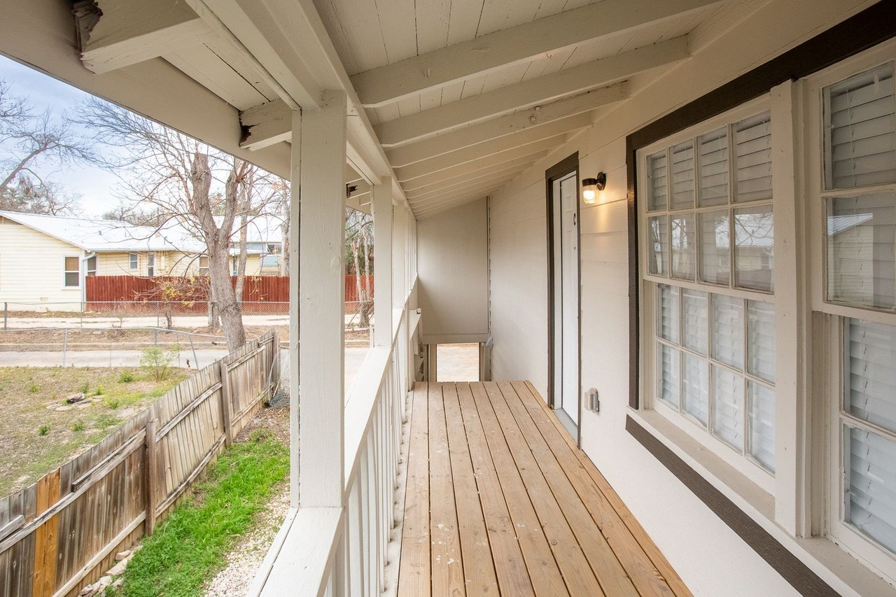 407 Sarah Dr #C - Photo 4 of 19