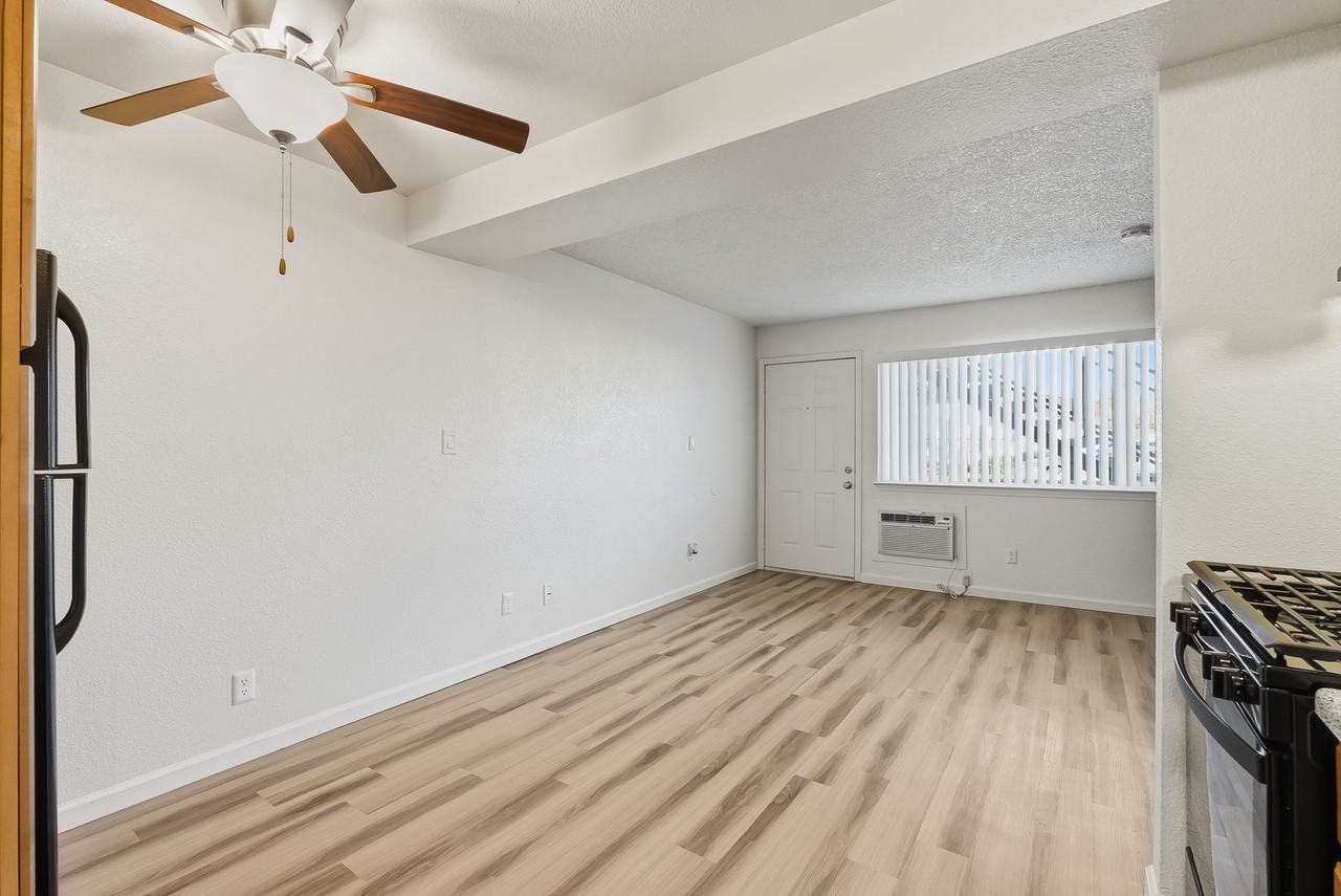 450 - Harbor Breeze - Photo 7 of 13