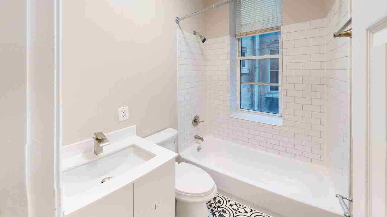 1133 Euclid St Nw #B - Photo 6 of 15