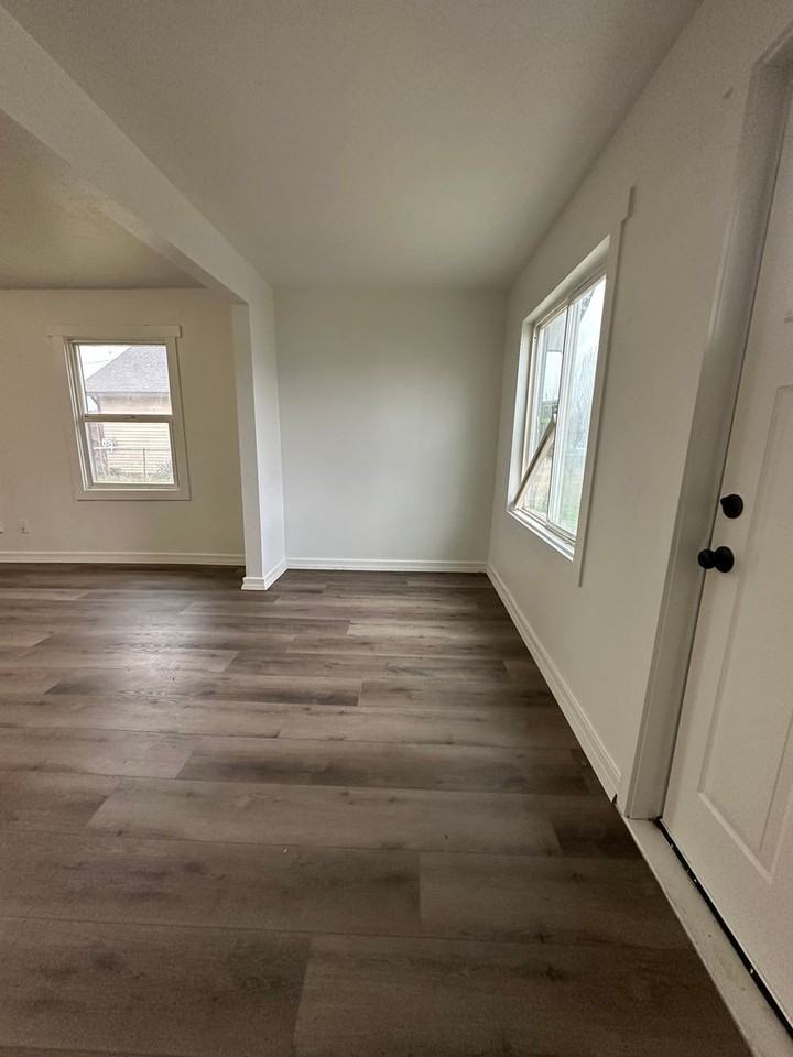 805 S 5th Ave - Photo 2 of 16