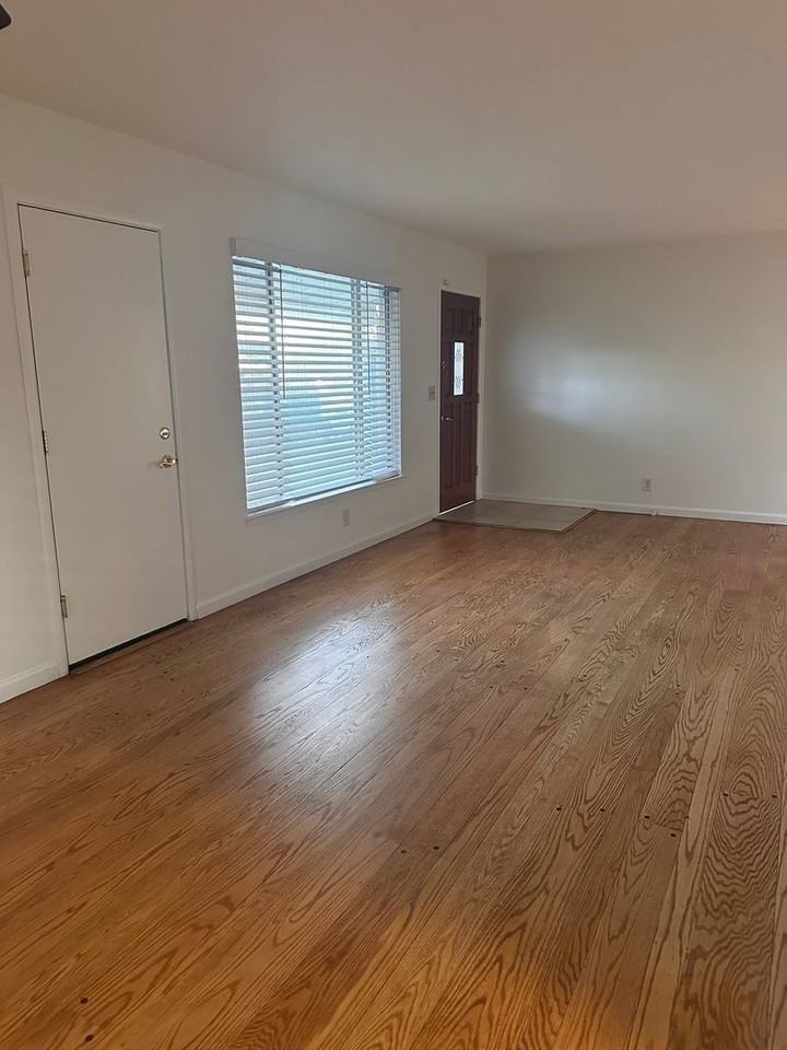 2025 Neptune Way - Photo 5 of 9